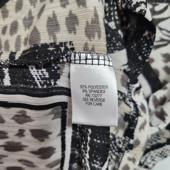 Dana Buchman Black and Tan Graphic Relaxed Blouse - Picture 4 of 4